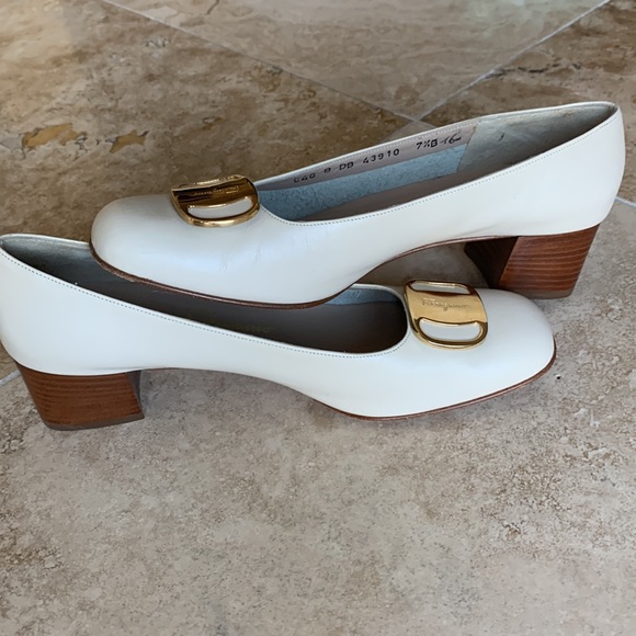 Salvatore Ferragamo Ivory Pumps - Picture 8 of 9